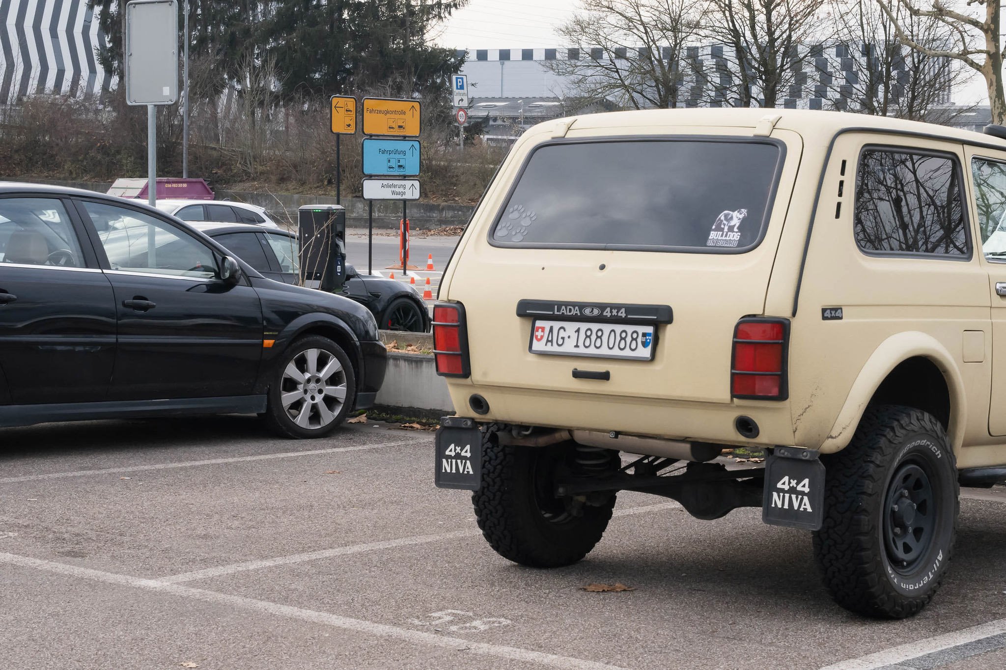 kong signaletik wayfinding strassenverkehrsamt aargau schafisheim 2025