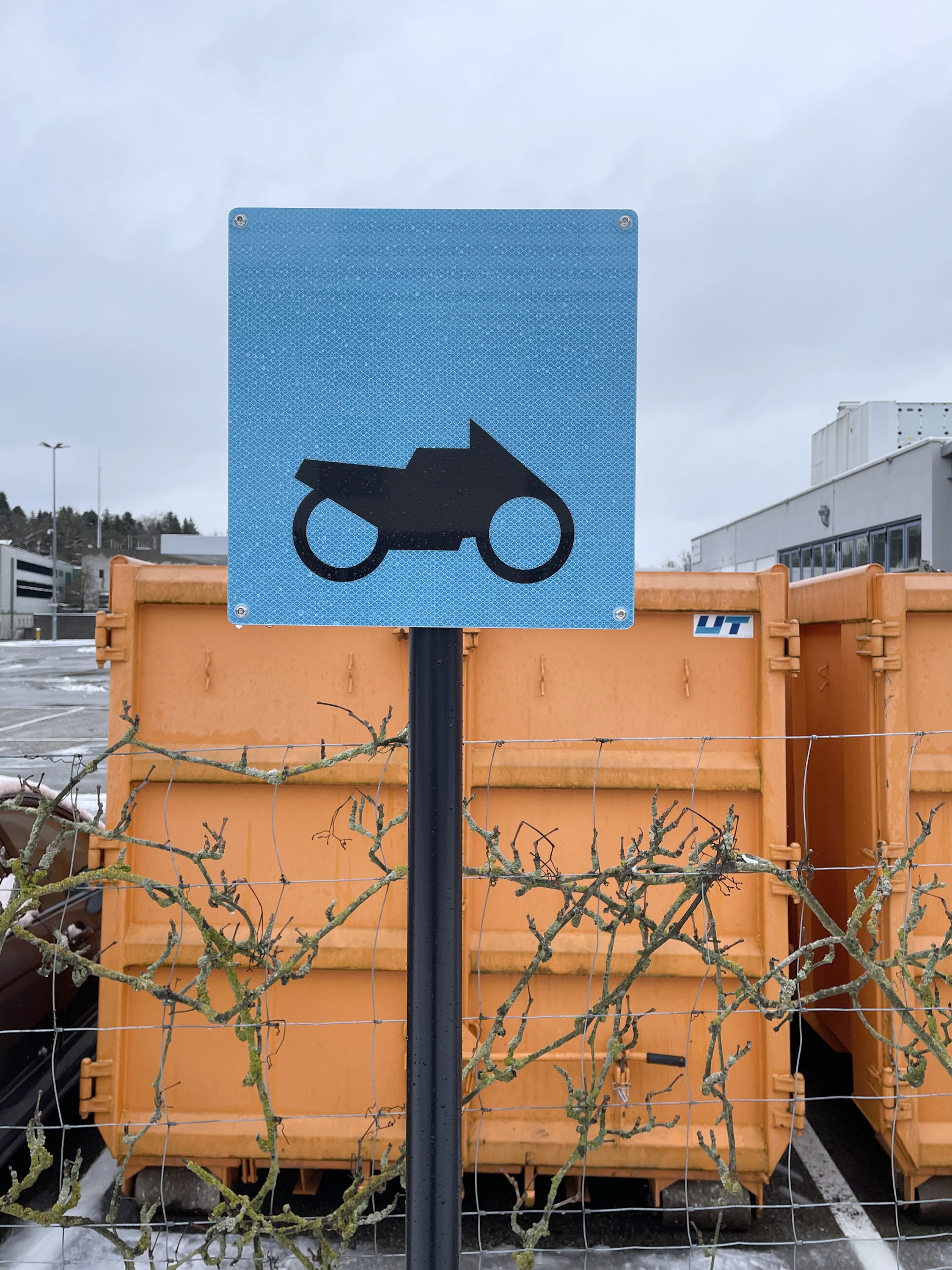 kong signaletik wayfinding strassenverkehrsamt aargau schafisheim 2025