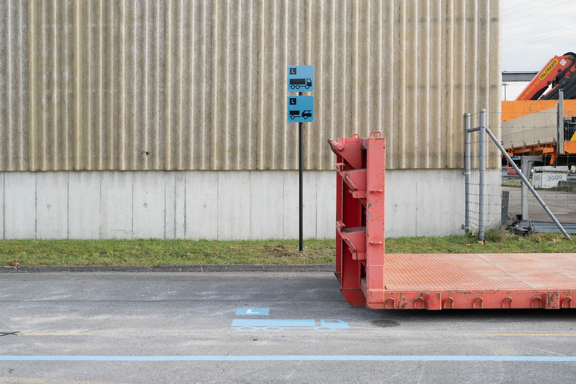 kong signaletik wayfinding strassenverkehrsamt aargau schafisheim 2025