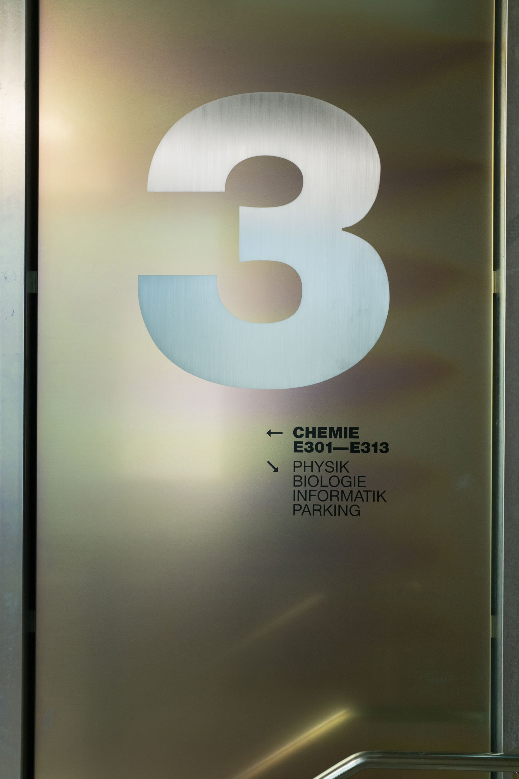 kong signaletik wayfinding kantonsschule limmattal zürich 2025